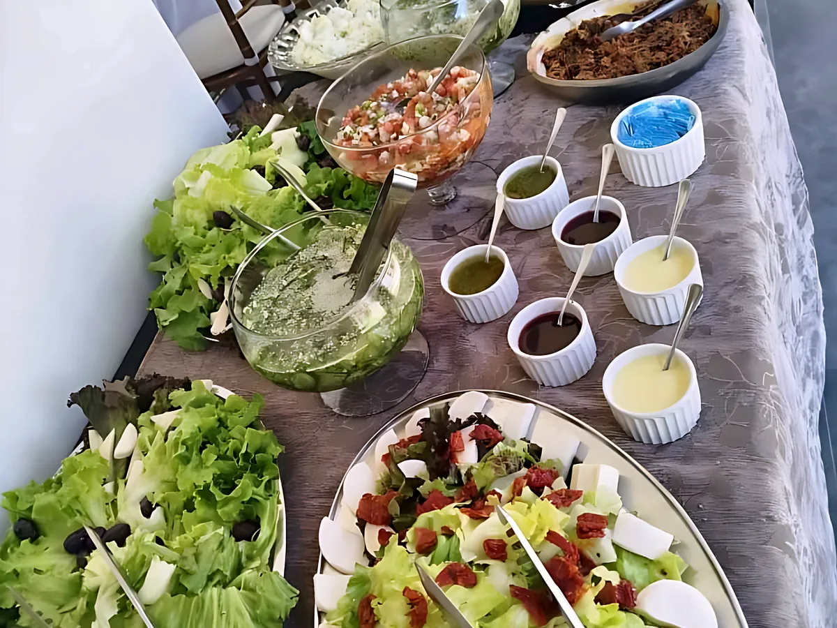 Almoço e jantar servido pela Capital Gastronômica em evento corporativo